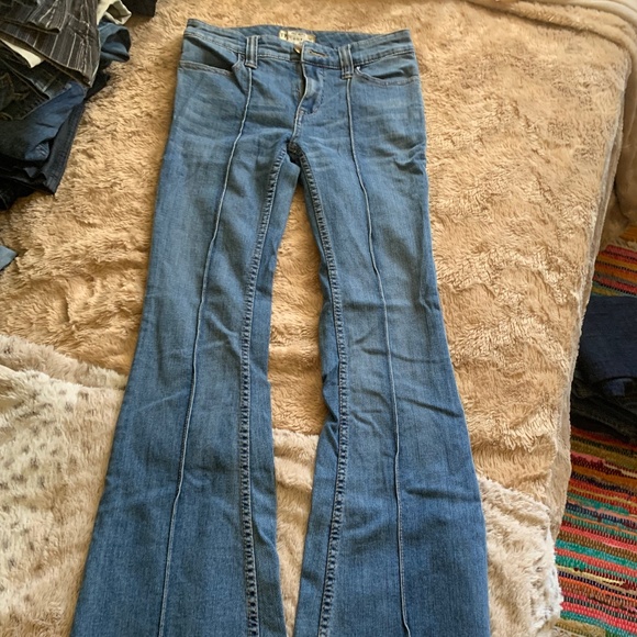 Free People Denim - Free People vintage flare jeans size 25, inseam 33.